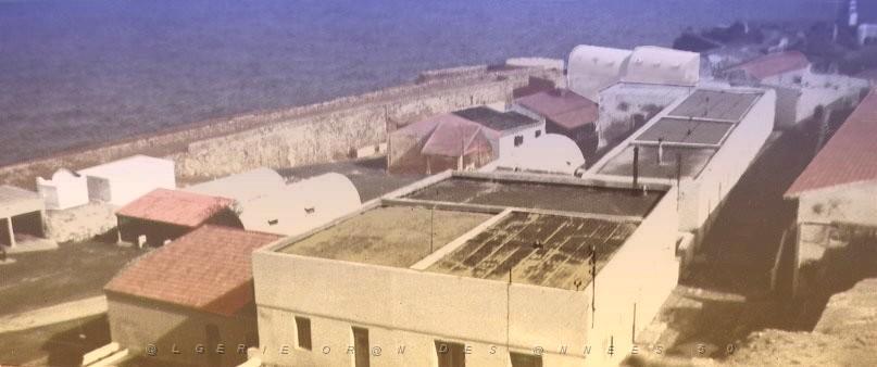 MERS EL KEBIR B VUE DE L INTERIEUR DU FORT 1961.jpg